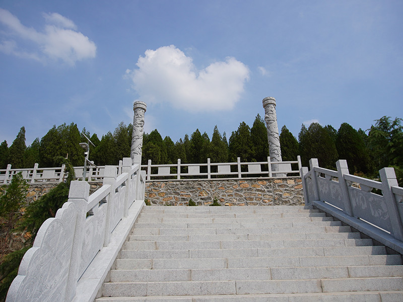 官山陵园环境