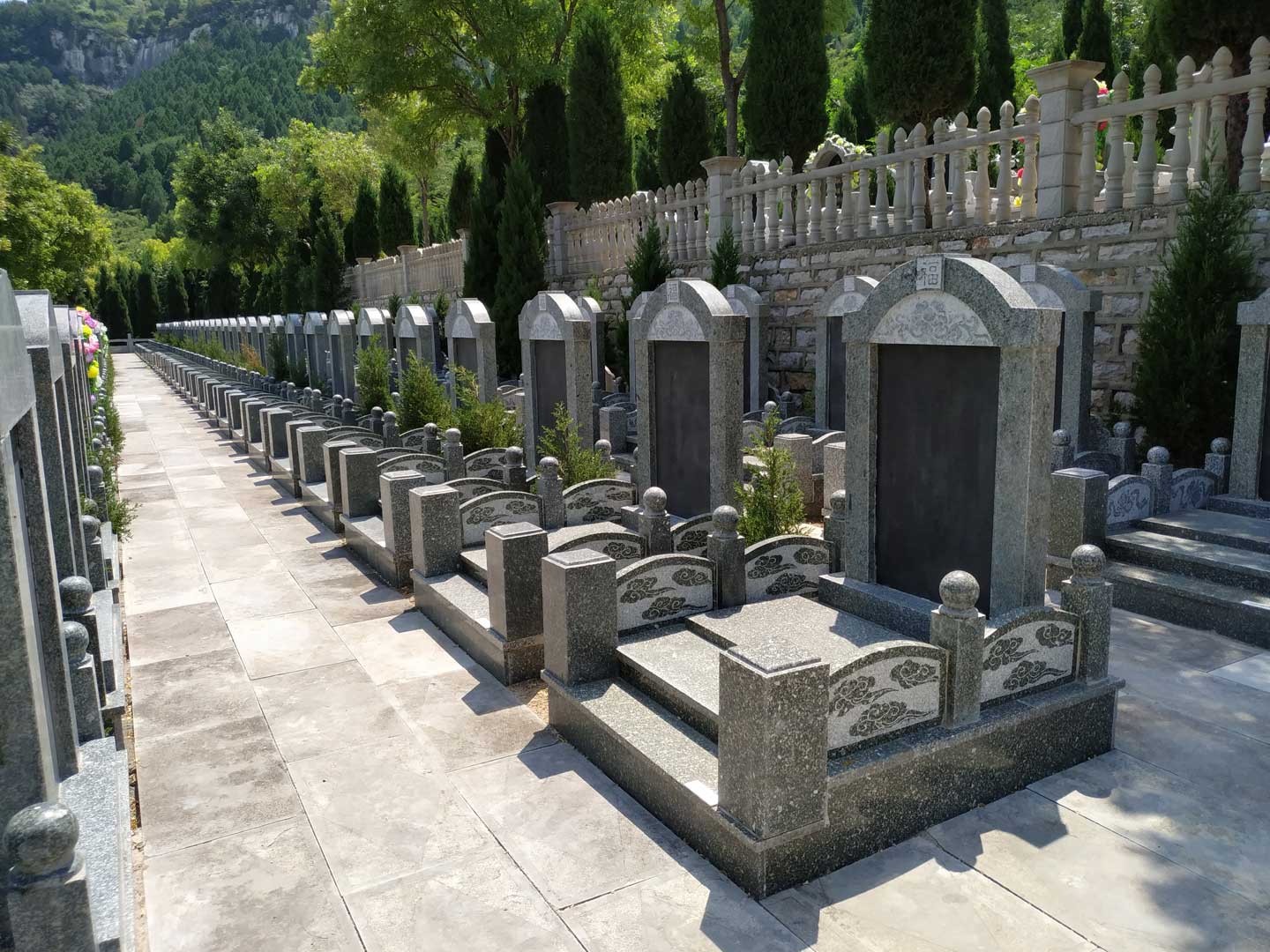 如何选择性价比最高的墓地陵园-九顶山陵园