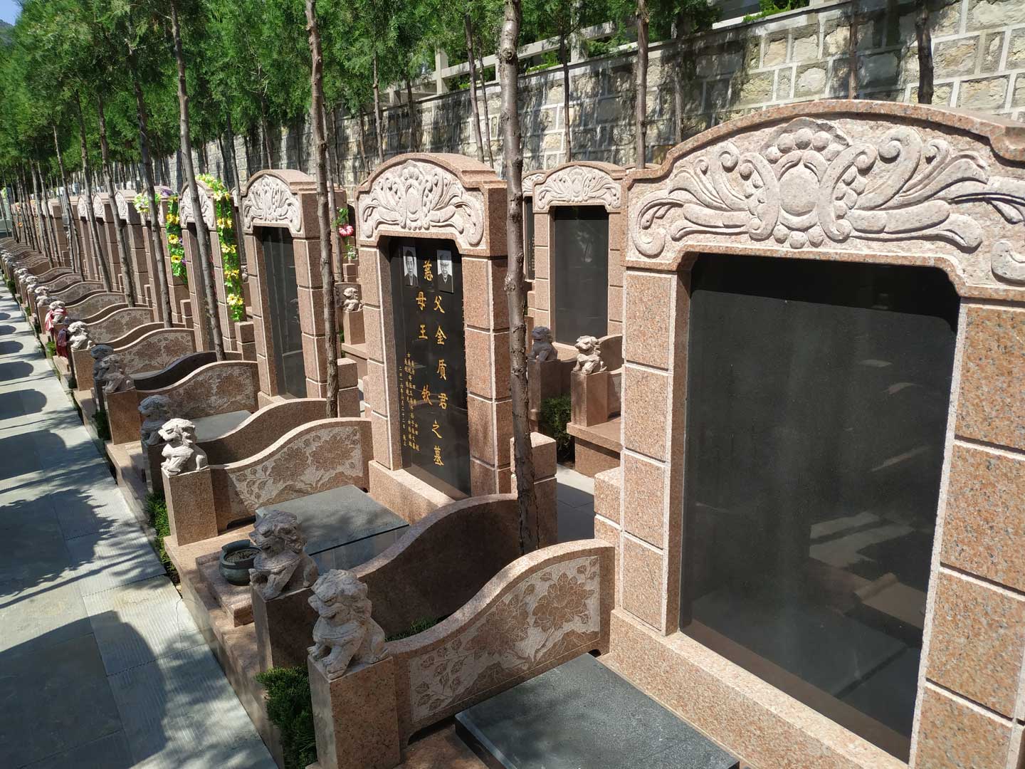 福舜园公墓立碑