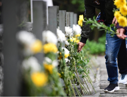 清明节期间祭扫