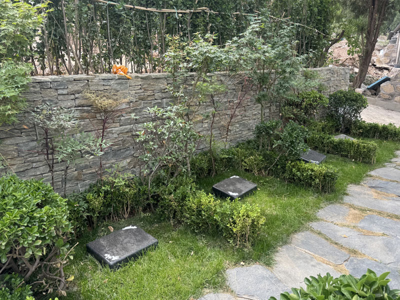 济南多子山生命文化公墓的生态卧碑