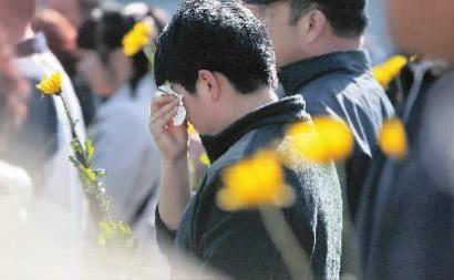 通知其他兄弟姐妹，以及家里的亲戚朋友