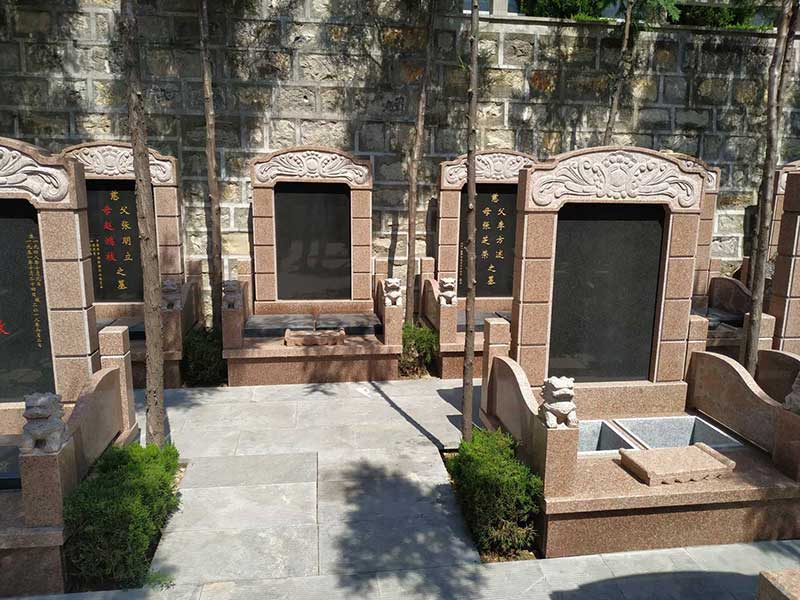 公益属性与人文服务理念