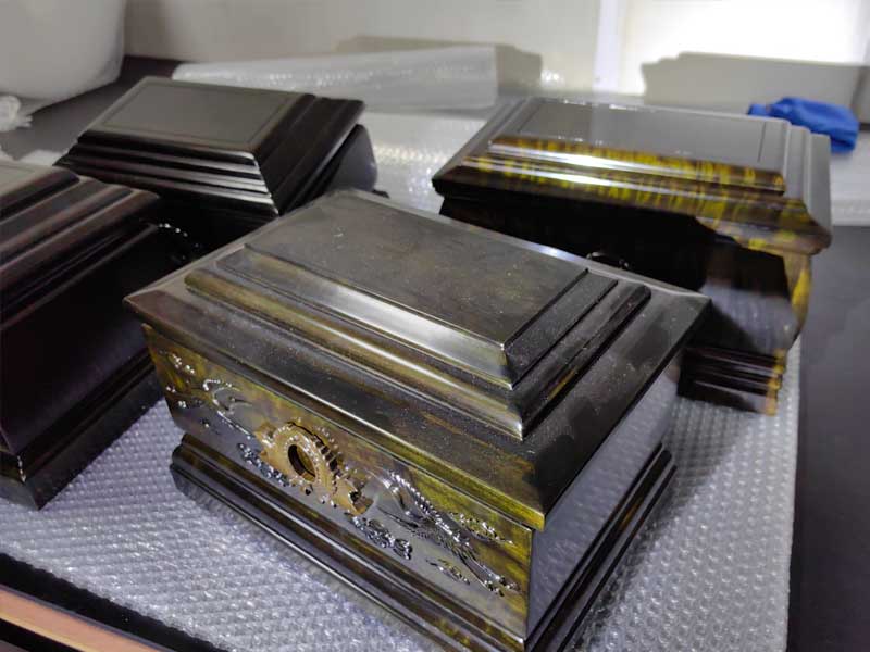 抱骨灰盒坐车的位置讲究