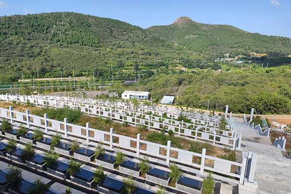 官山陵园环境以及碑型 官山陵园环境以及碑型