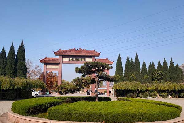 双峰山陵园环境