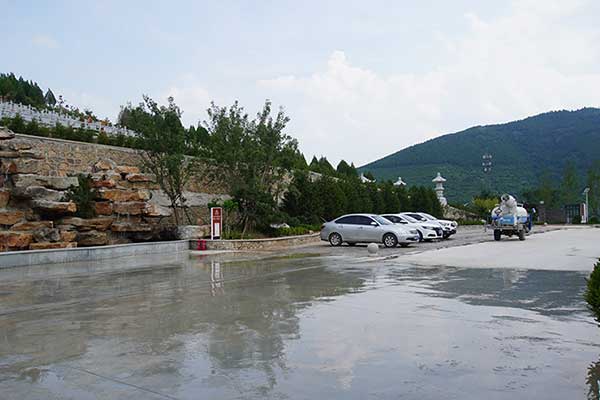 官山陵园停车场 官山陵园停车场